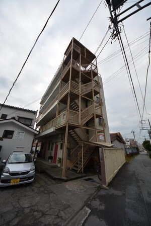 大浦マンションの物件外観写真